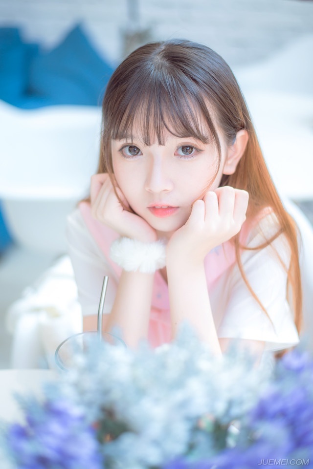 咱们有理由坚信，建立在感情上的感情是短暂的，正因感情本身是短暂的；而建立在金钱上的感情是永远的，正因金钱是永远的。——韩寒